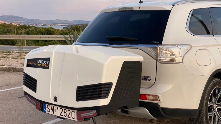 Box na hak TowBox V3, 400 l / czarny