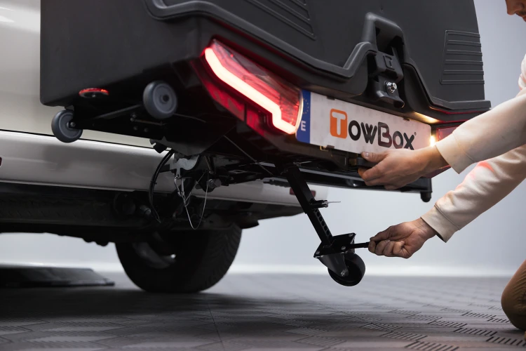 pol_pl_Towbox-Camper-Alpha-czarny-LED-short-bagaznik-box-montowany-na-hak-16321_12.png